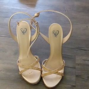 High heels from Windsor. Size is 8 1/2 Rose gold